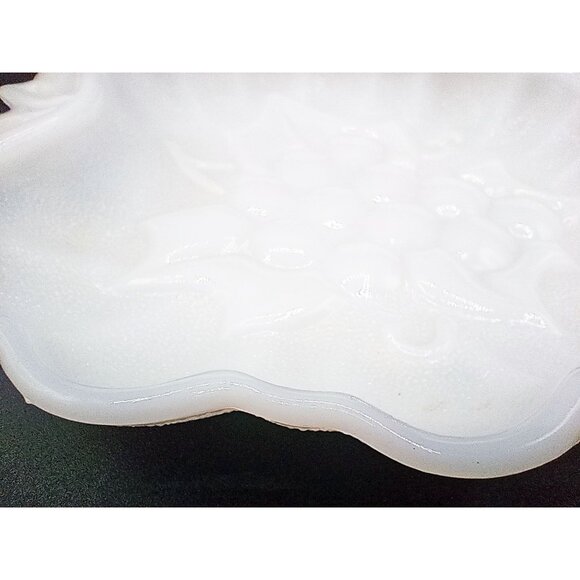 Grape Cluster Design Milk Glass Vintage Trinket Dish 7 Inches Fruit Shaped Tray - Picture 10 of 11